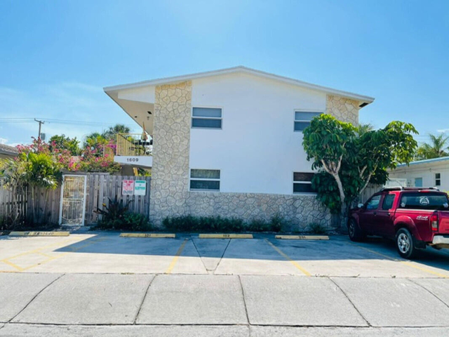 1609 S Federal Highway - Photo 1