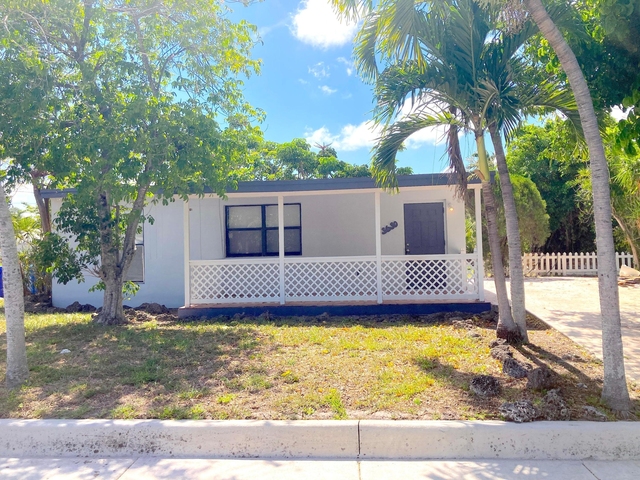 3630 Sw 46th Avenue - Photo 1