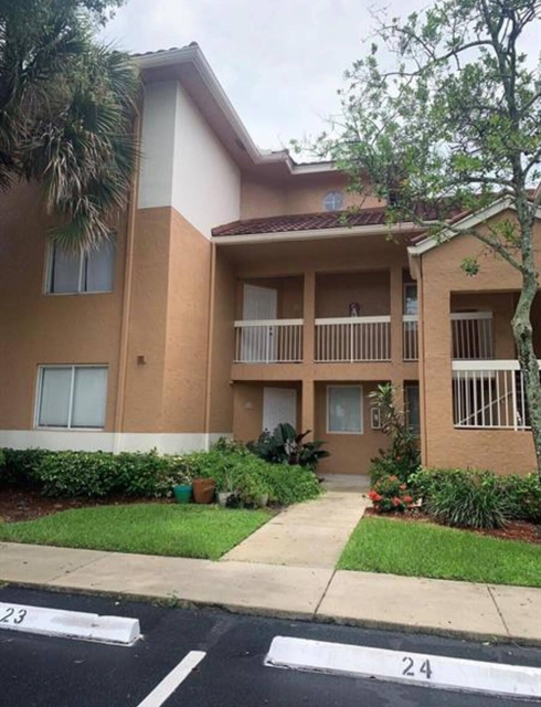 832 Nw 92nd Avenue - Photo 1