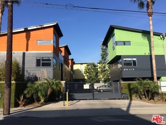 320 Indiana Avenue - Photo 1