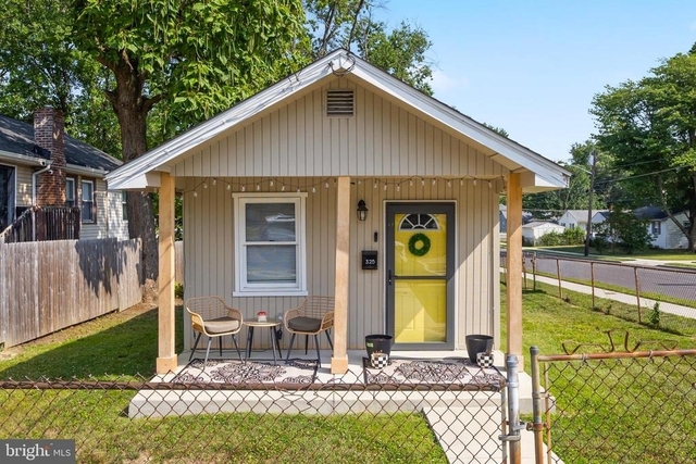 325 W Evergreen Avenue - Photo 1
