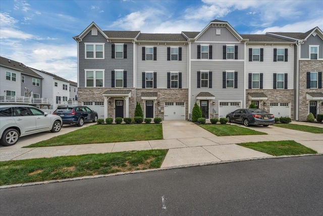 7 Hamilton Court - Photo 1