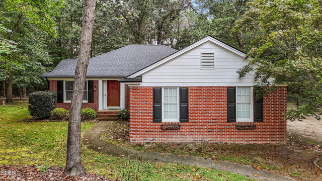109 Oaklake Court - Photo 1