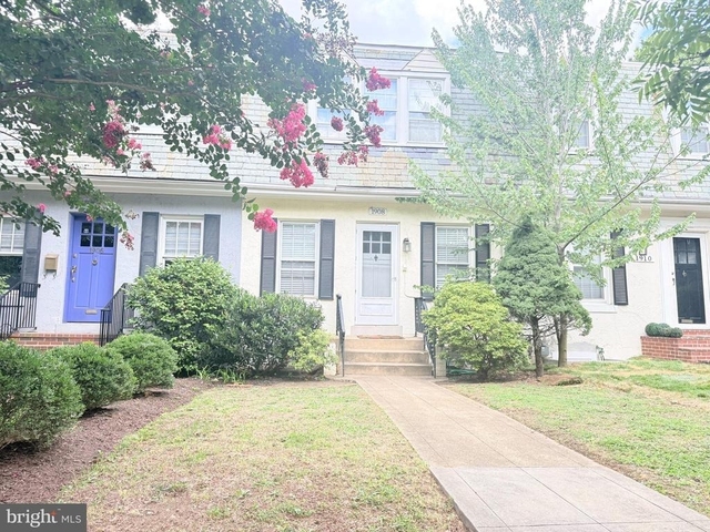 1908 37th Street Nw - Photo 1