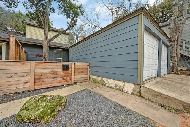 1103 Kenwood Ave - Photo 1