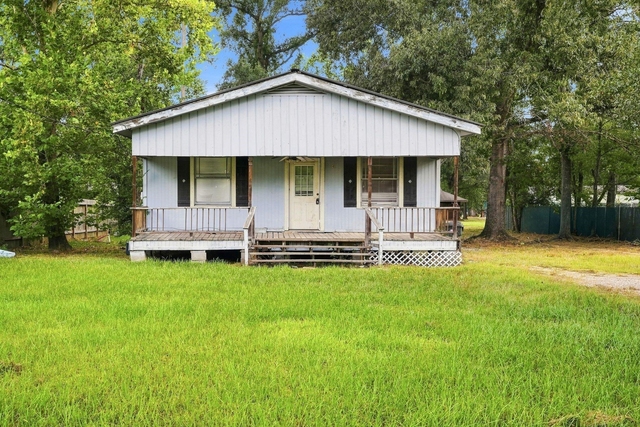 105 League Street - Photo 1