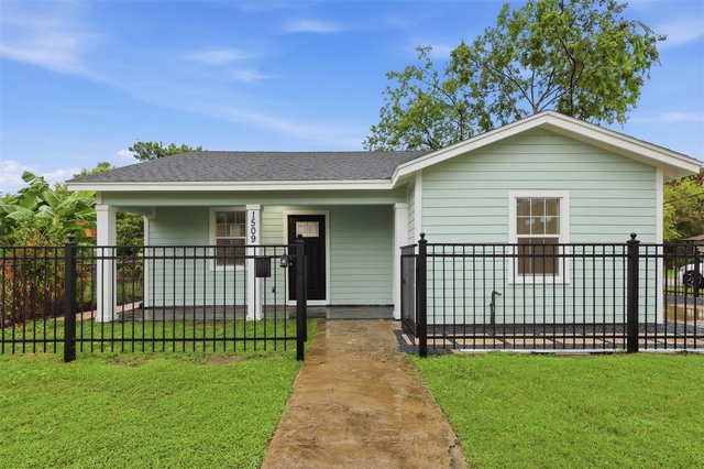 1509 Walton Street - Photo 1