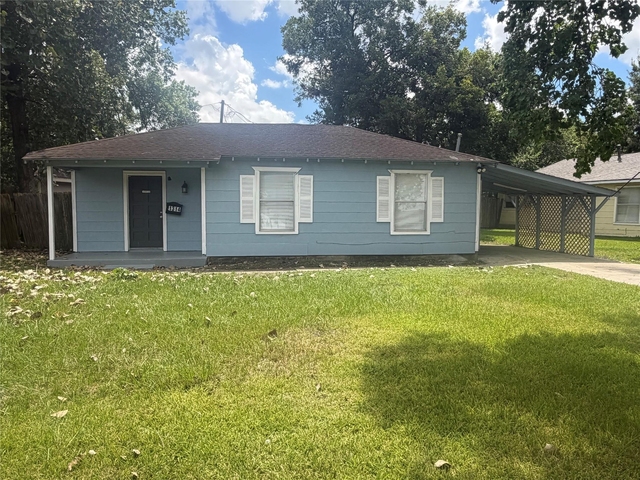 1314 Bernard Street - Photo 1
