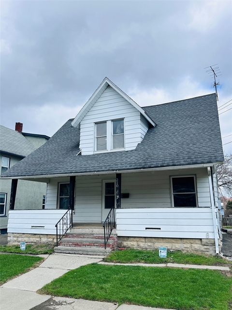 210 Squires Avenue - Photo 1