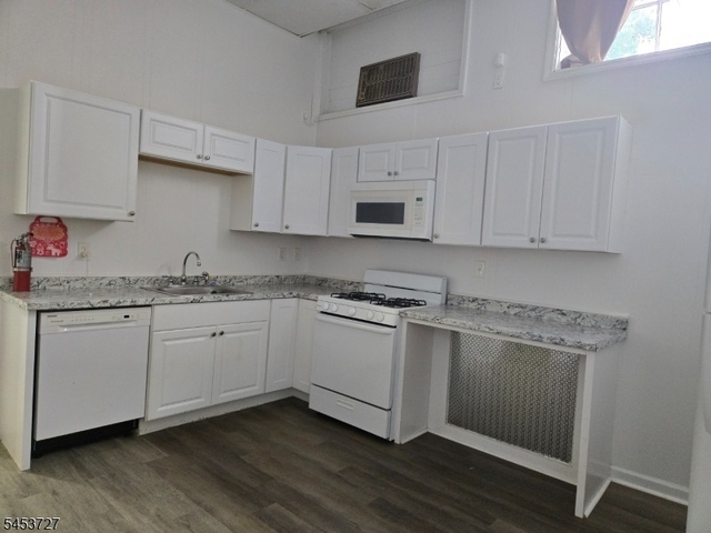 1263 Stuyvesant Ave - Photo 1