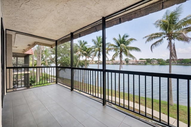740 Ne 199th Street - Photo 1