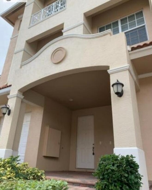 5021 Vine Cliff Way W - Photo 1