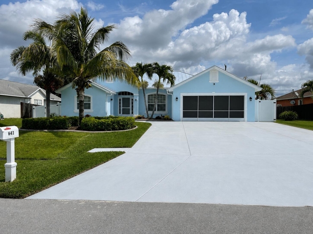 641 Sw Sarazen Avenue - Photo 1