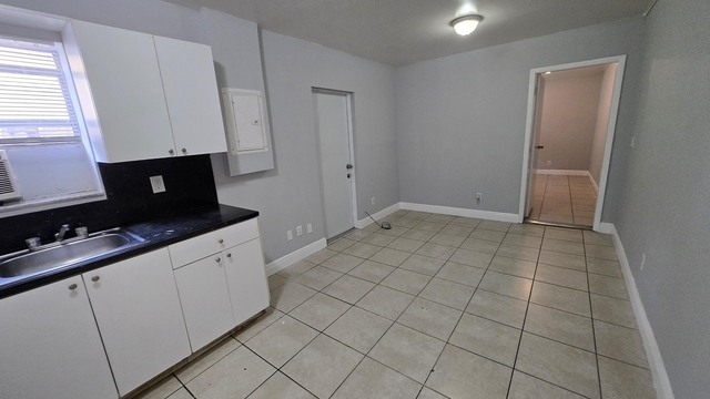 1012 Nw 2nd - Photo 1