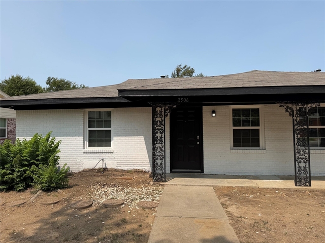 2506 Normont Circle - Photo 1