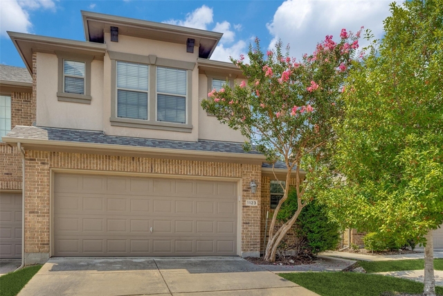 1123 Sophia Street - Photo 1