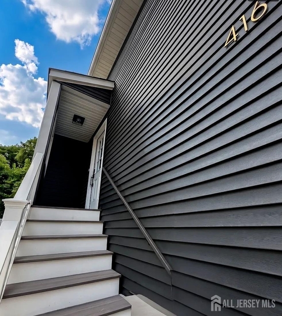 416 Catherine Street - Photo 1