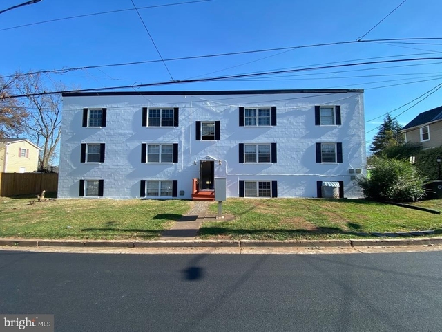 423 Hill Street - Photo 1
