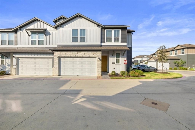 1015 Vista View Dr - Photo 1