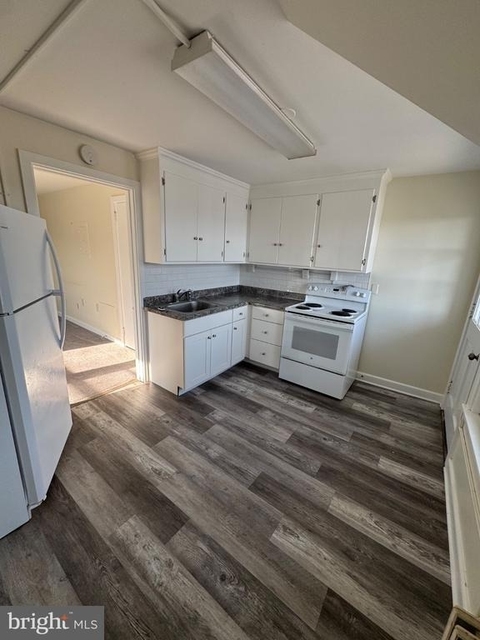 100 W Main Street - Photo 1