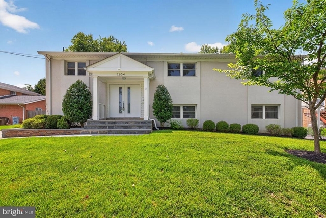 1604 Martha Terrace - Photo 1