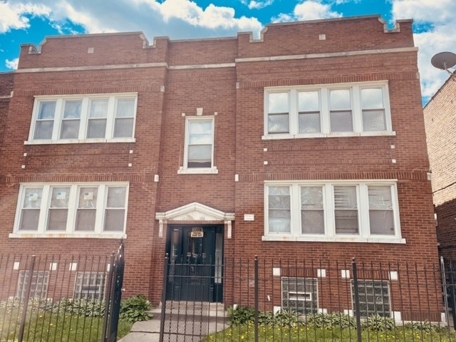 4853 W Augusta Boulevard - Photo 1