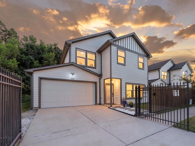 209 Blueberry Street - Photo 1