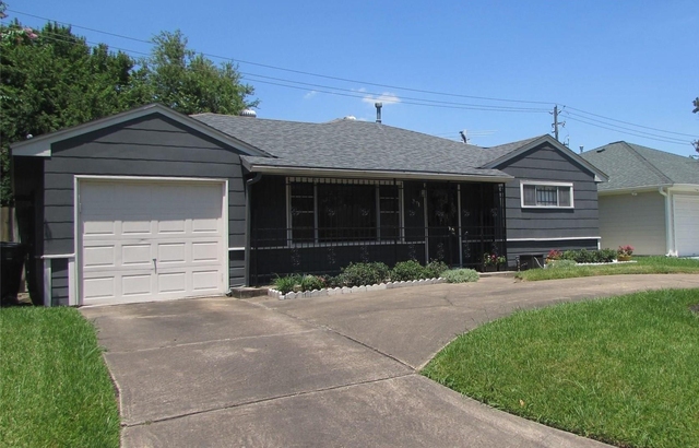 3711 Wentworth Street S - Photo 1