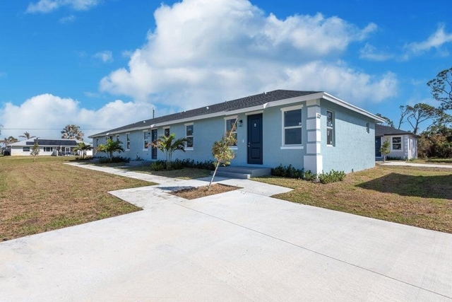 248 Rotonda Boulevard N - Photo 1