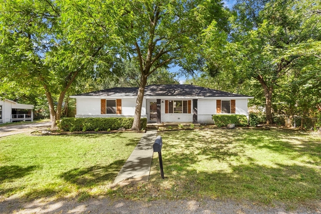 412 E Ross Street - Photo 1