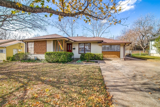 214 S Clark Street - Photo 1