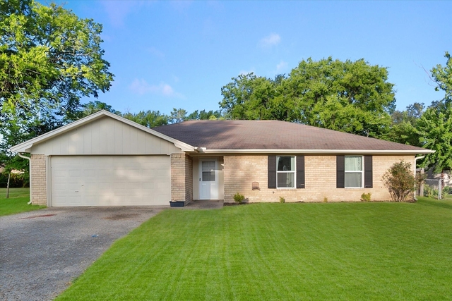 2604 Fairmont Circle - Photo 1