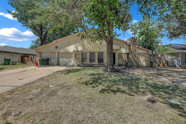 5513 Scott Drive - Photo 1
