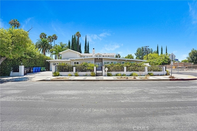 22450 Collins - Photo 1
