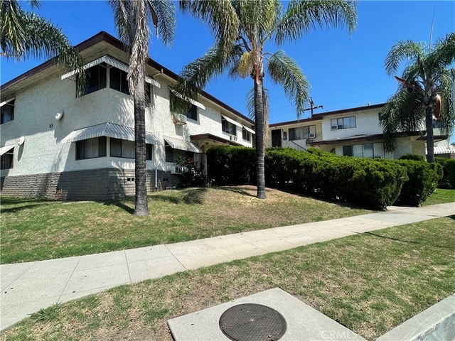 400 N Garfield Avenue - Photo 1