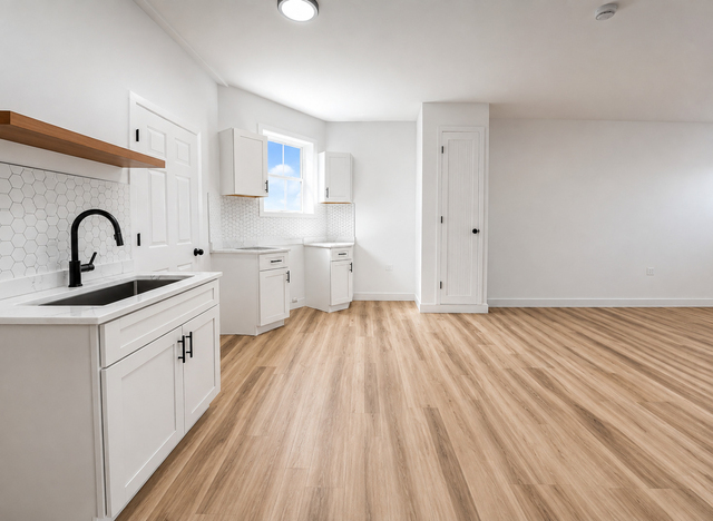 1854 S Ashland Avenue - Photo 1