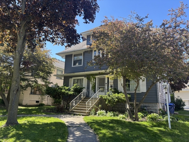 204 W Locust Street - Photo 1