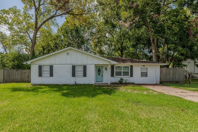 135 W Barkley Street - Photo 1