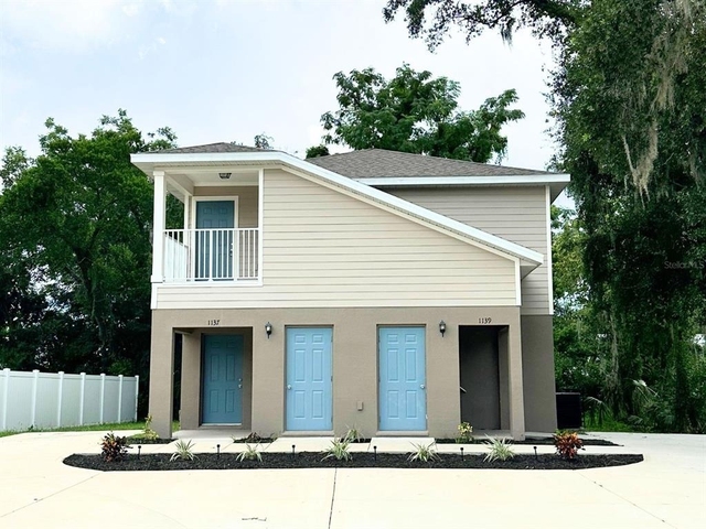 1139 Sycamore Street - Photo 1
