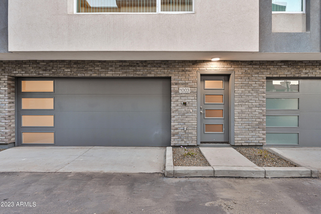 1023 W 5th Street - Photo 1