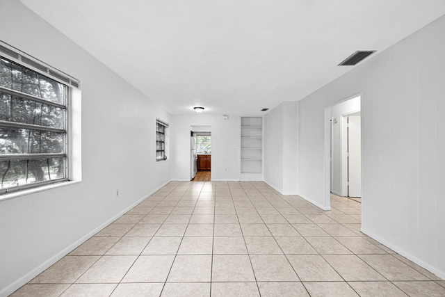 199 Sw 15th Street - Photo 1