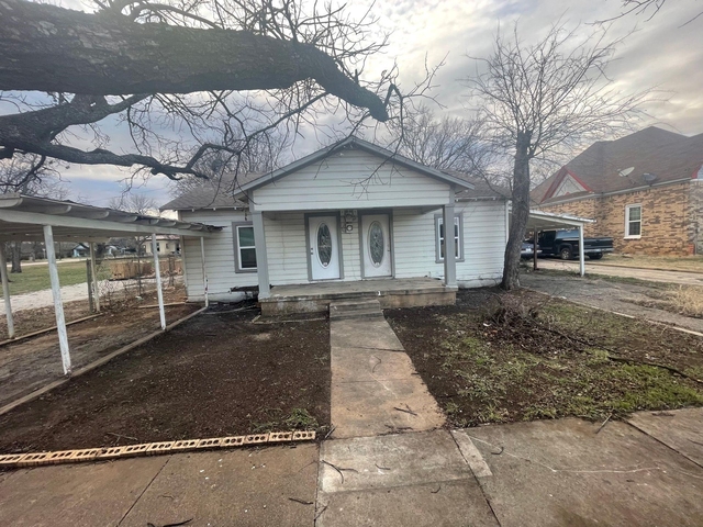 113 N Nueces - Photo 1