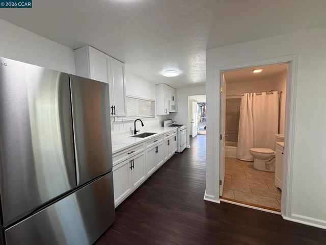 723 Florida St - Photo 1