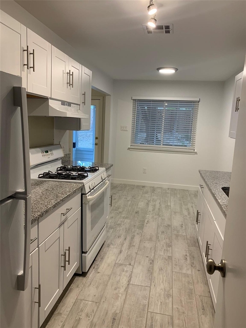 1010 Bodgers Dr - Photo 1