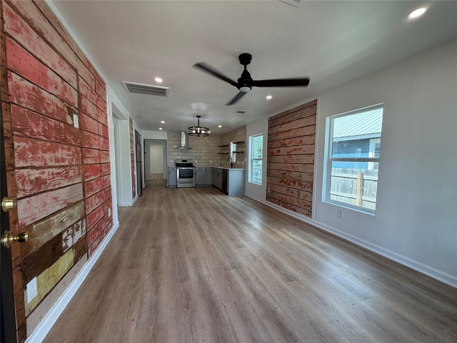 1209 Pine St - Photo 1
