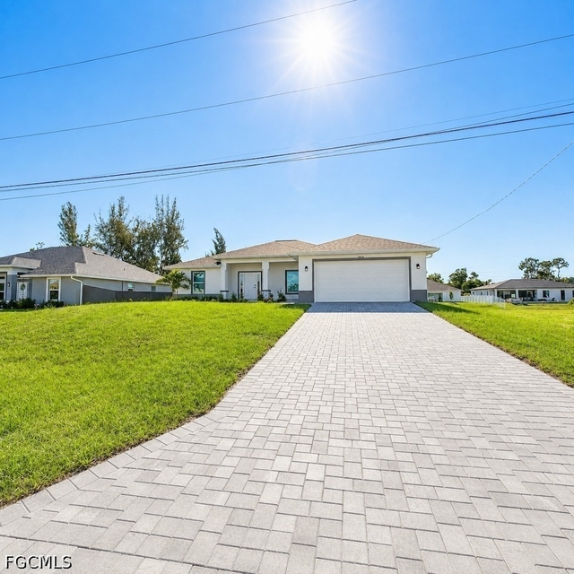 3464 Ne 9th Place - Photo 1
