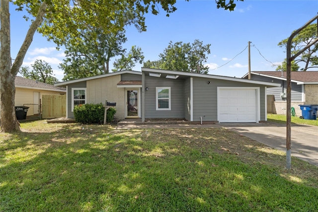 2213 17th Avenue N - Photo 1