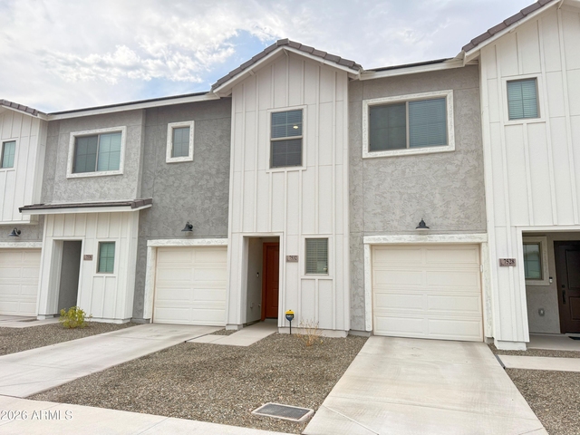 7532 W Darrow Street - Photo 1