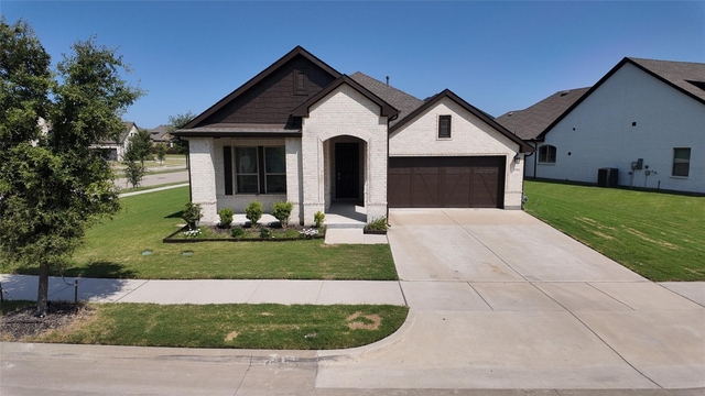 2900 Bluff Creek Drive - Photo 1