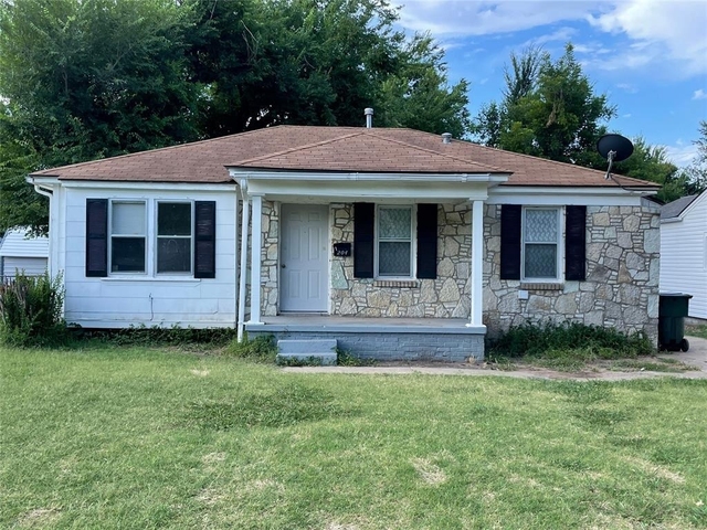 204 W Kittyhawk Drive - Photo 1